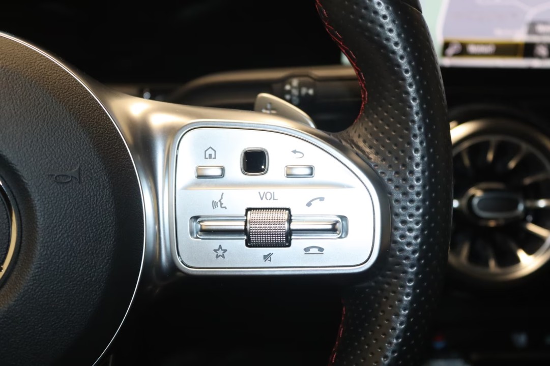 Mercedes-Benz GLA AMG 35 4MATIC - foto 15