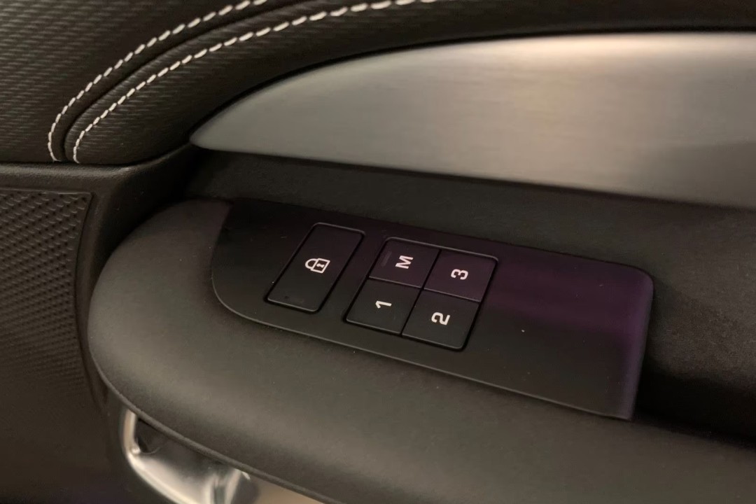 Land Rover Discovery R-Dynamic HSE D300 - foto 11