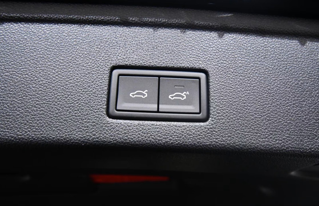 Volkswagen Touareg V6 TDI R-Line - foto 8