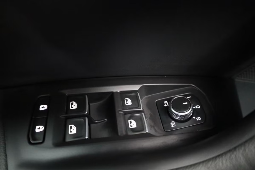 Volkswagen Touareg V6 TDI R-Line - foto 12