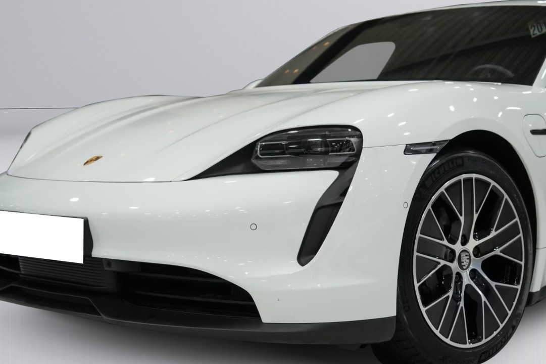 Porsche Taycan - foto 28