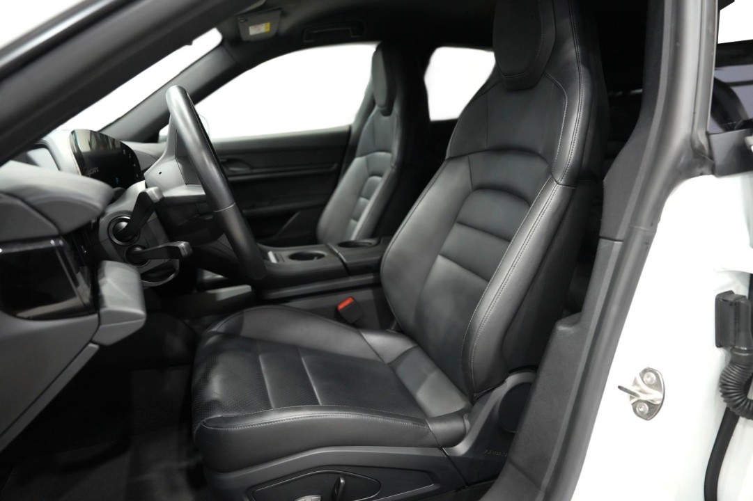 Porsche Taycan - foto 13