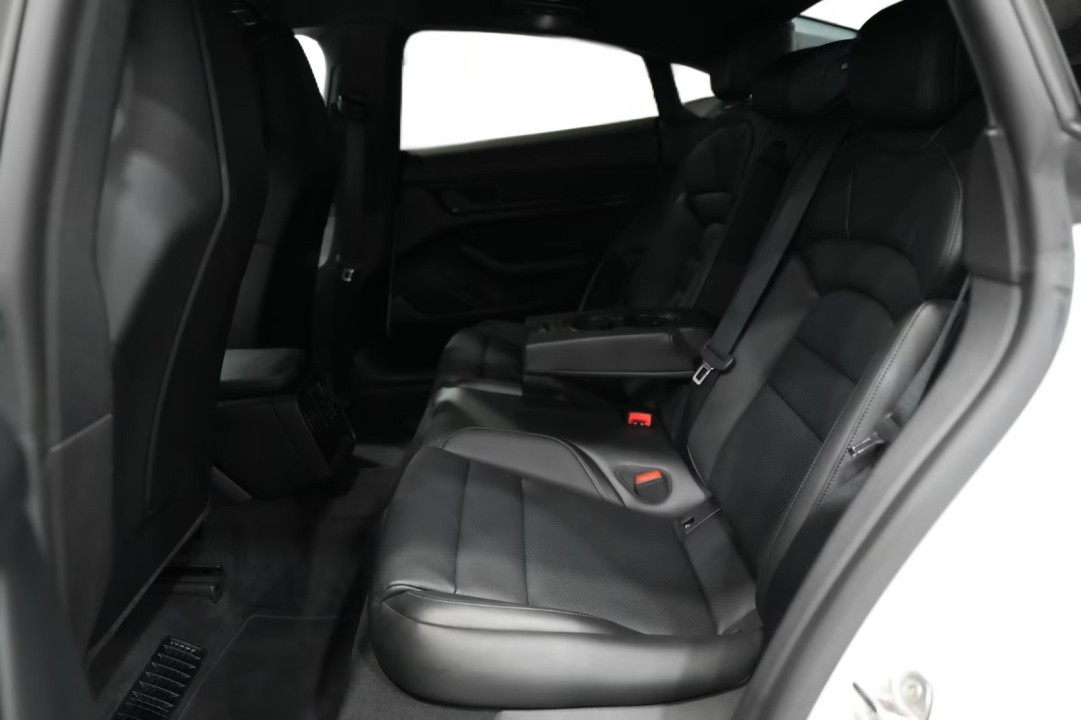 Porsche Taycan - foto 19