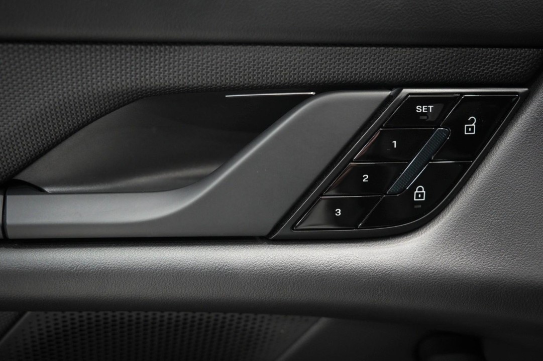 Porsche Taycan - foto 20