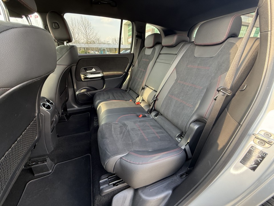 Mercedes-Benz GLB 220d 4MATIC AMG Line - foto 13