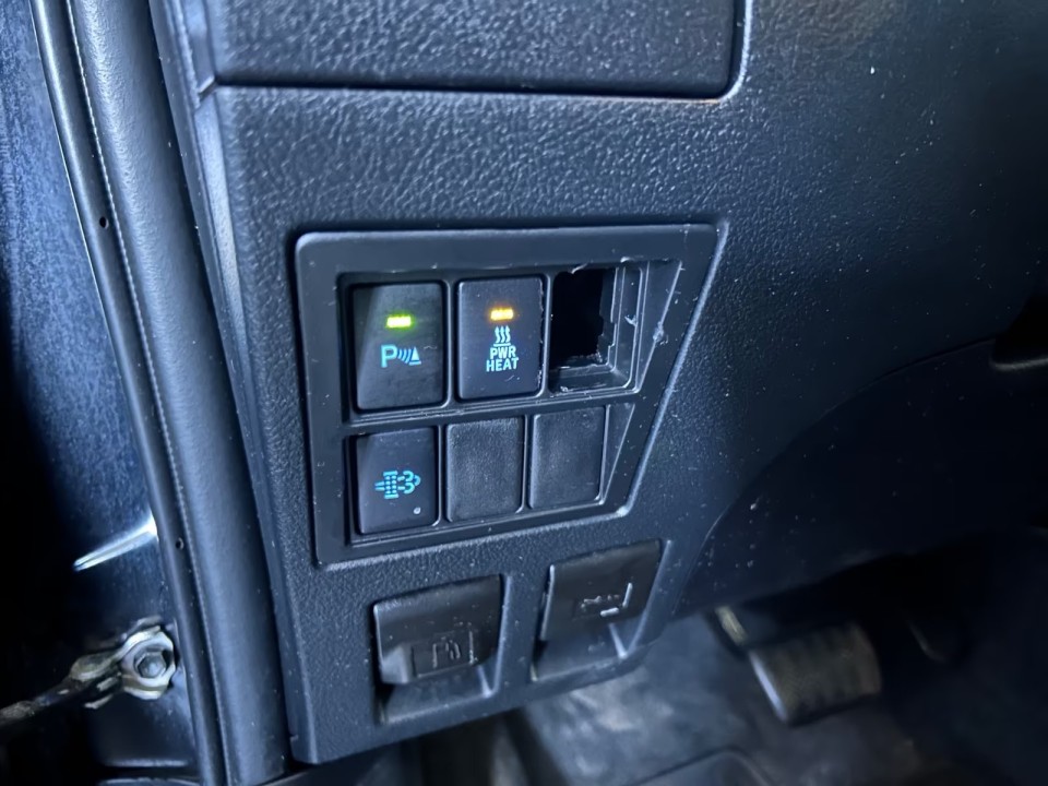 Toyota Hilux 2.8D Executive - foto 13