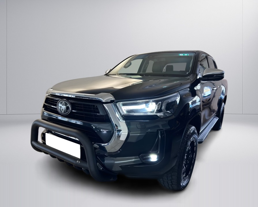 Toyota Hilux 2.8D Executive (2)
