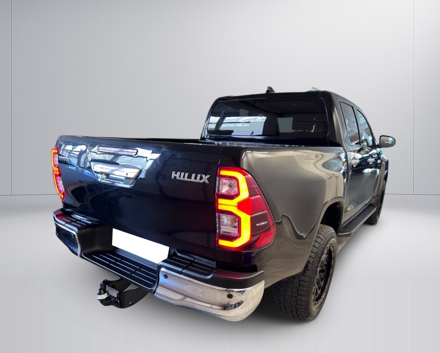 Toyota Hilux 2.8D Executive (3)