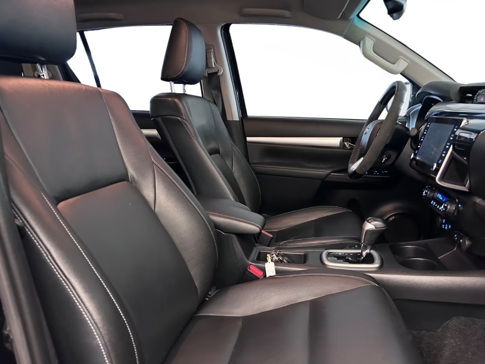 Toyota Hilux 2.8D Executive - foto 7