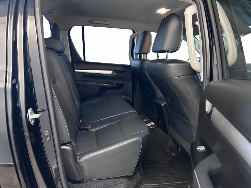 Toyota Hilux 2.8D Executive - foto 14