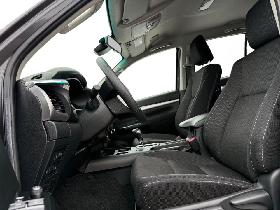 Toyota Hilux 2.4D Comfort - foto 7