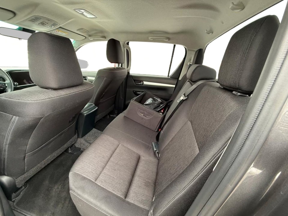 Toyota Hilux 2.4D Comfort - foto 10
