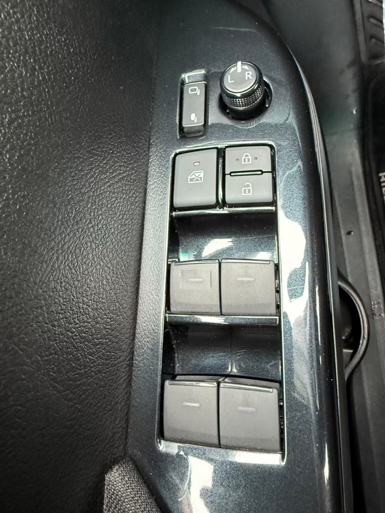 Toyota Hilux 2.4D Comfort - foto 21