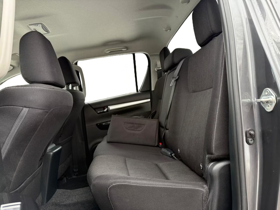 Toyota Hilux 2.4D Comfort - foto 8