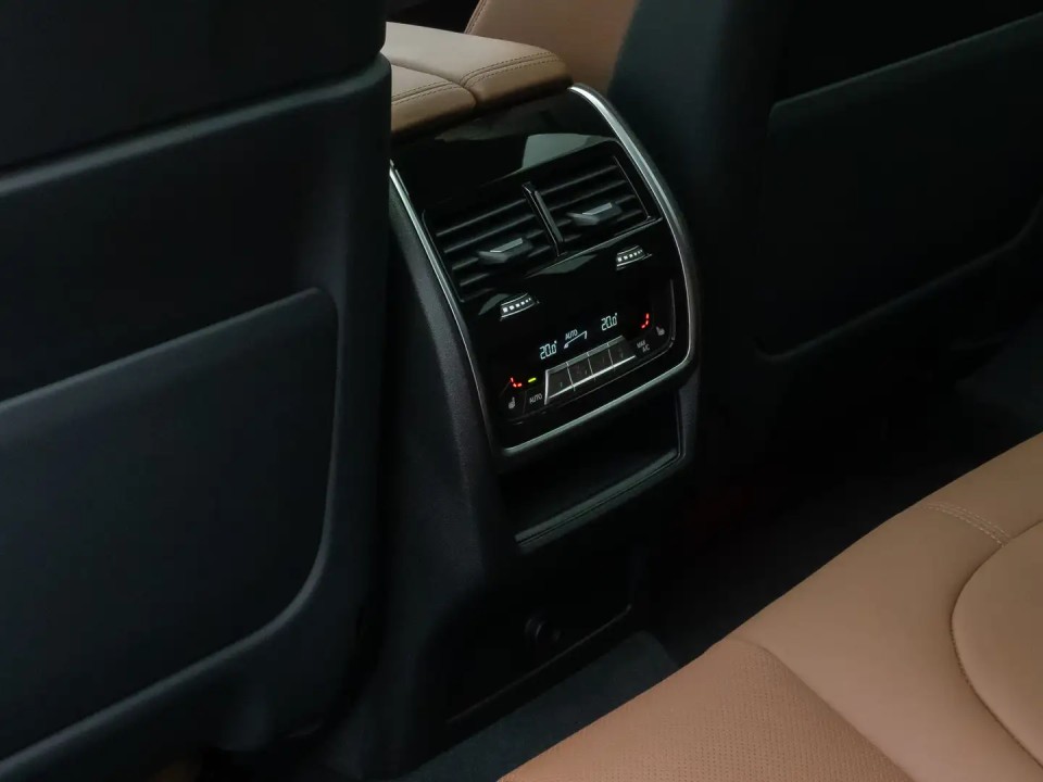 BMW X6 M Competition - foto 30