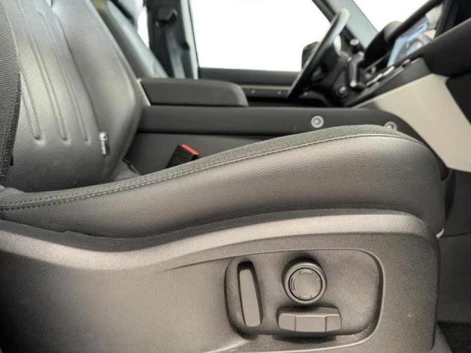Land Rover Defender 110 D240 SE Black Pack - foto 17