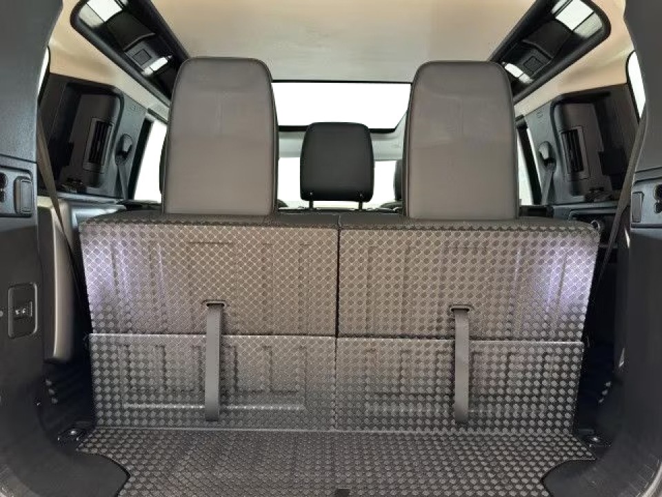 Land Rover Defender 110 D240 SE Black Pack - foto 19