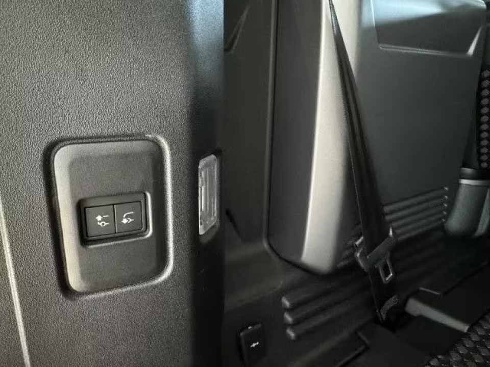 Land Rover Defender 110 D240 SE Black Pack - foto 15