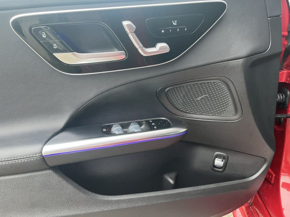 Mercedes-Benz C 300 AMG Line - foto 12