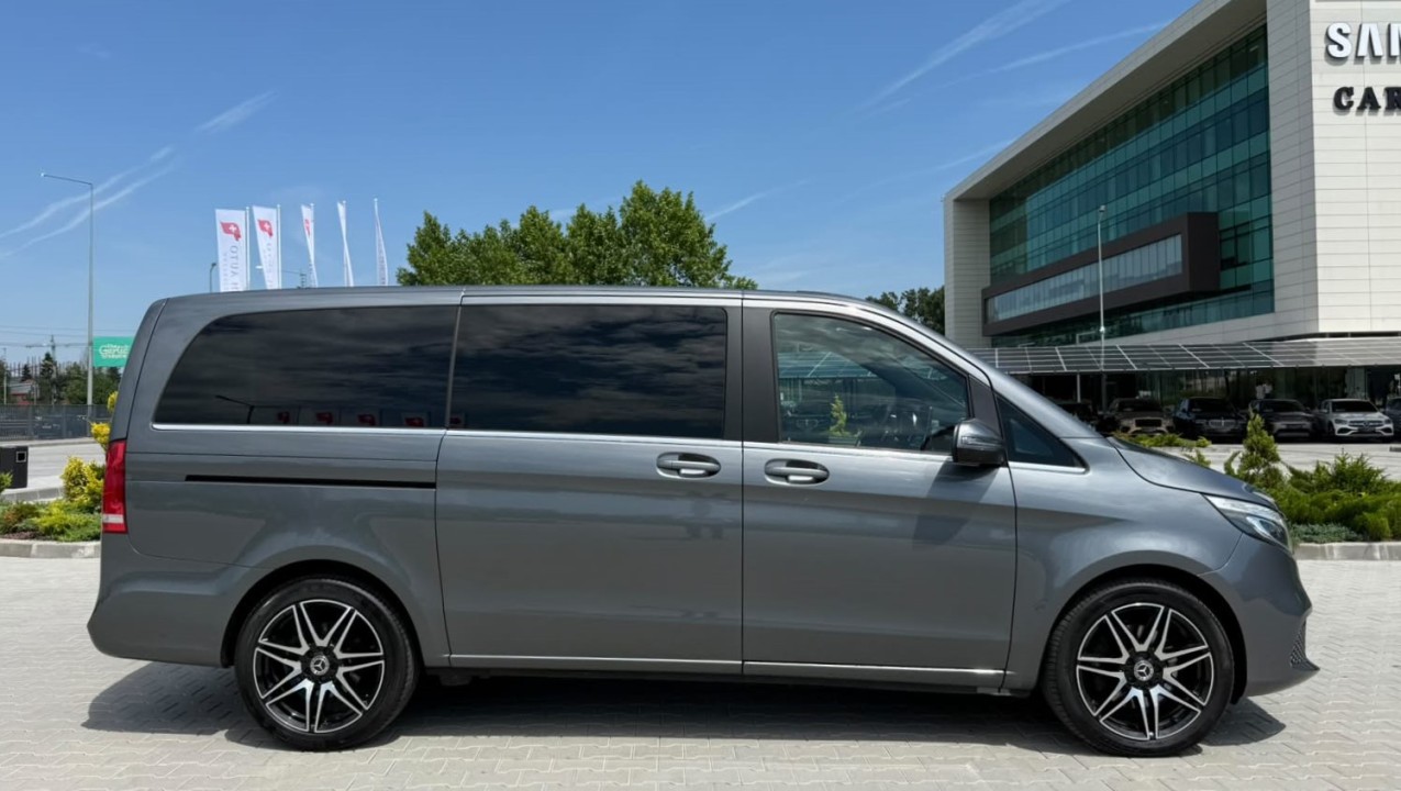 Mercedes-Benz V 300d 4MATIC Avantgarde Long (2)