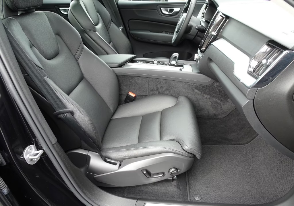 Volvo XC 60 T6 Recharge AWD Core - foto 6