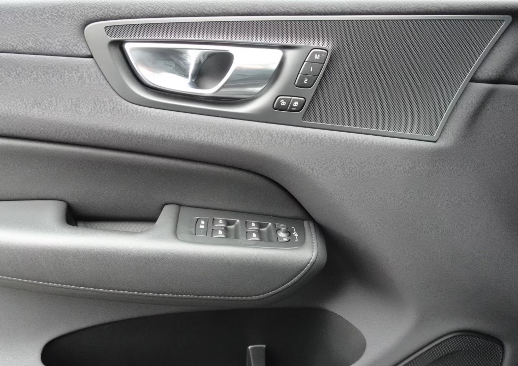 Volvo XC 60 T6 Recharge AWD Core - foto 18