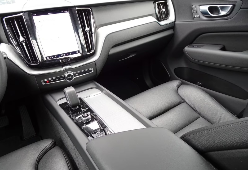Volvo XC 60 T6 Recharge AWD Core - foto 11