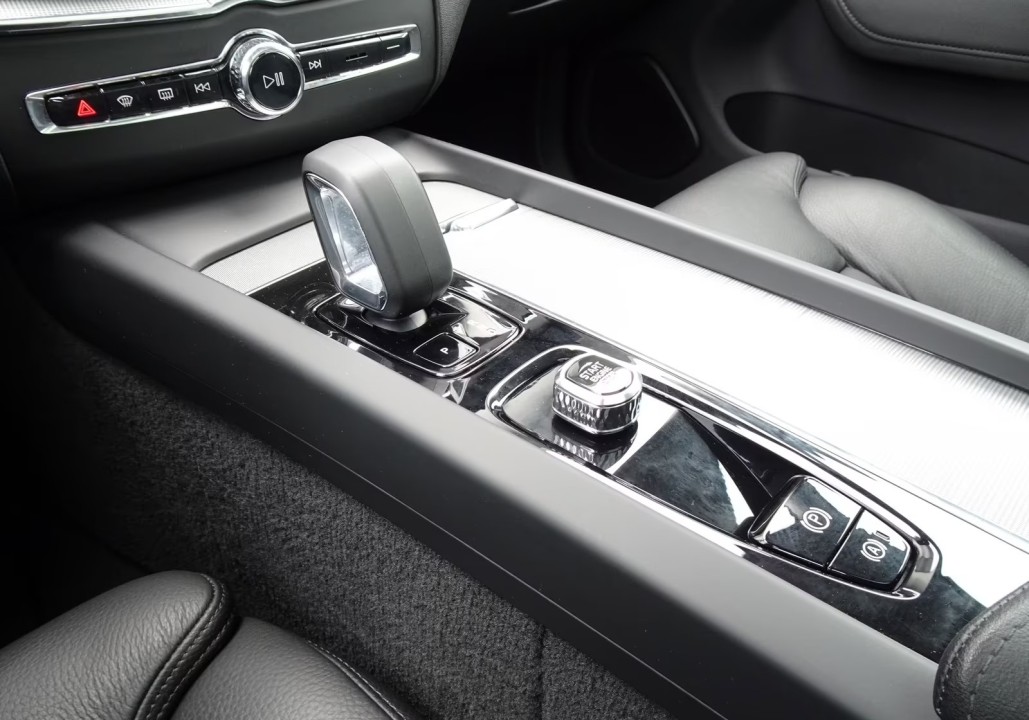 Volvo XC 60 T6 Recharge AWD Core - foto 15