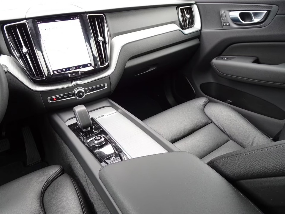 Volvo XC 60 T6 Recharge AWD Core - foto 13