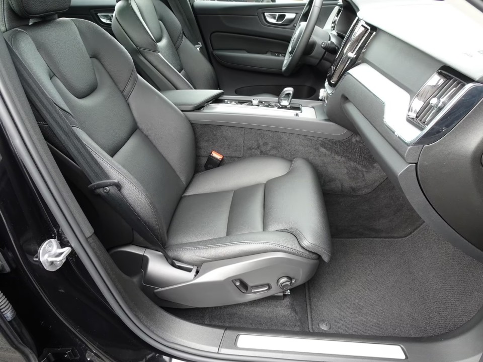 Volvo XC 60 T6 Recharge AWD Core - foto 9