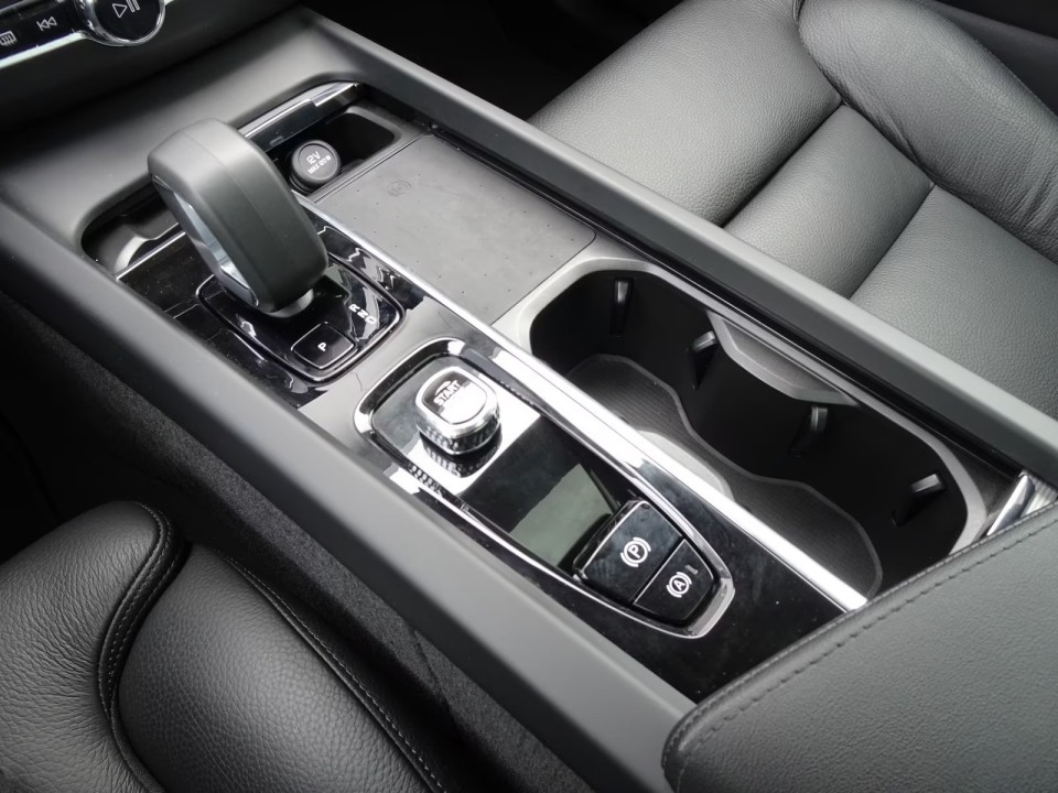 Volvo XC 60 T6 Recharge AWD Core - foto 11