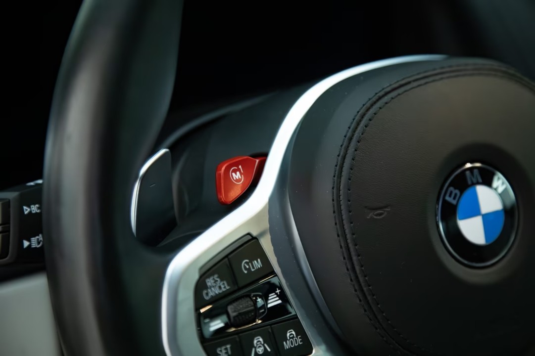 BMW M8 Competition - foto 8