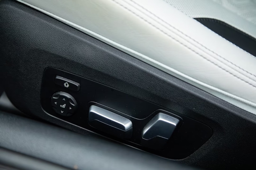 BMW M8 Competition - foto 19