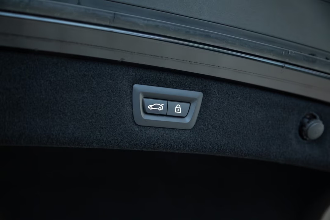 BMW M8 Competition - foto 21