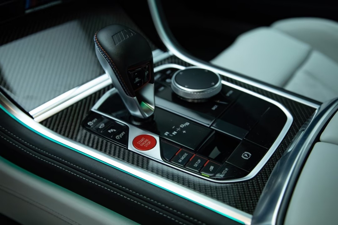 BMW M8 Competition - foto 10