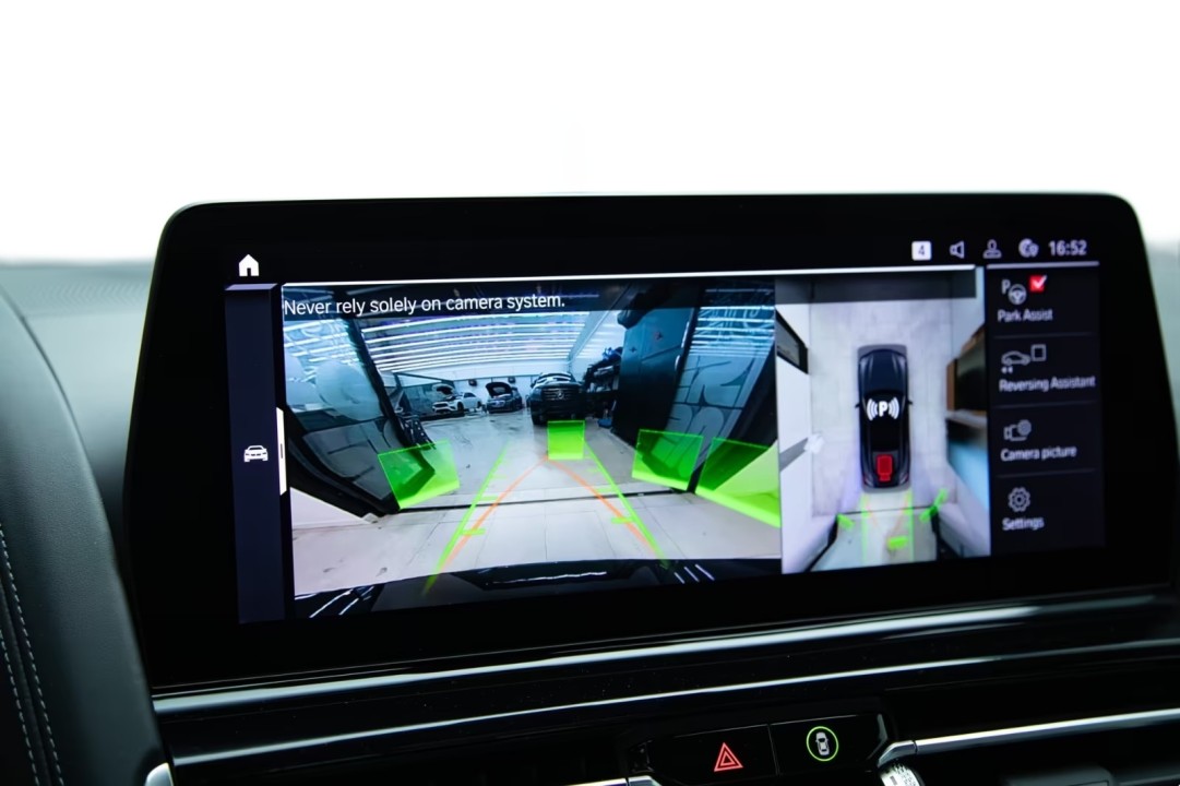 BMW M8 Competition - foto 16