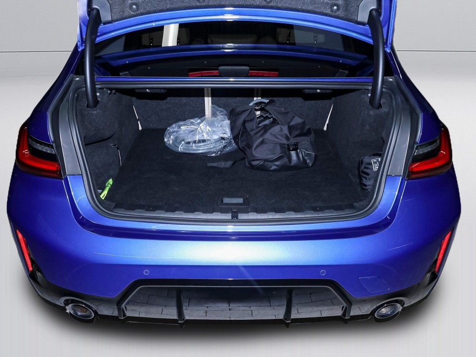 BMW Seria 3 330e xDrive M-Sport - foto 17