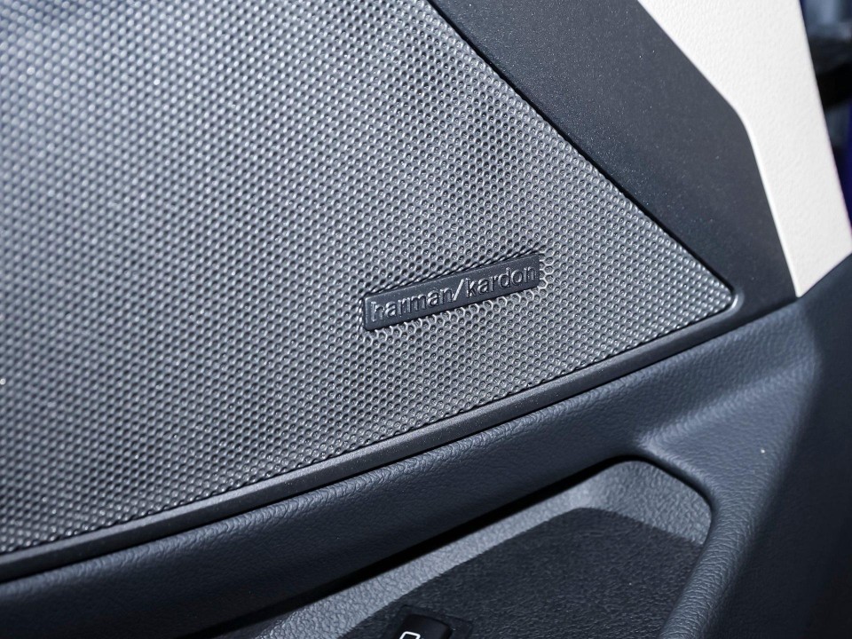 BMW Seria 3 330e xDrive M-Sport - foto 16