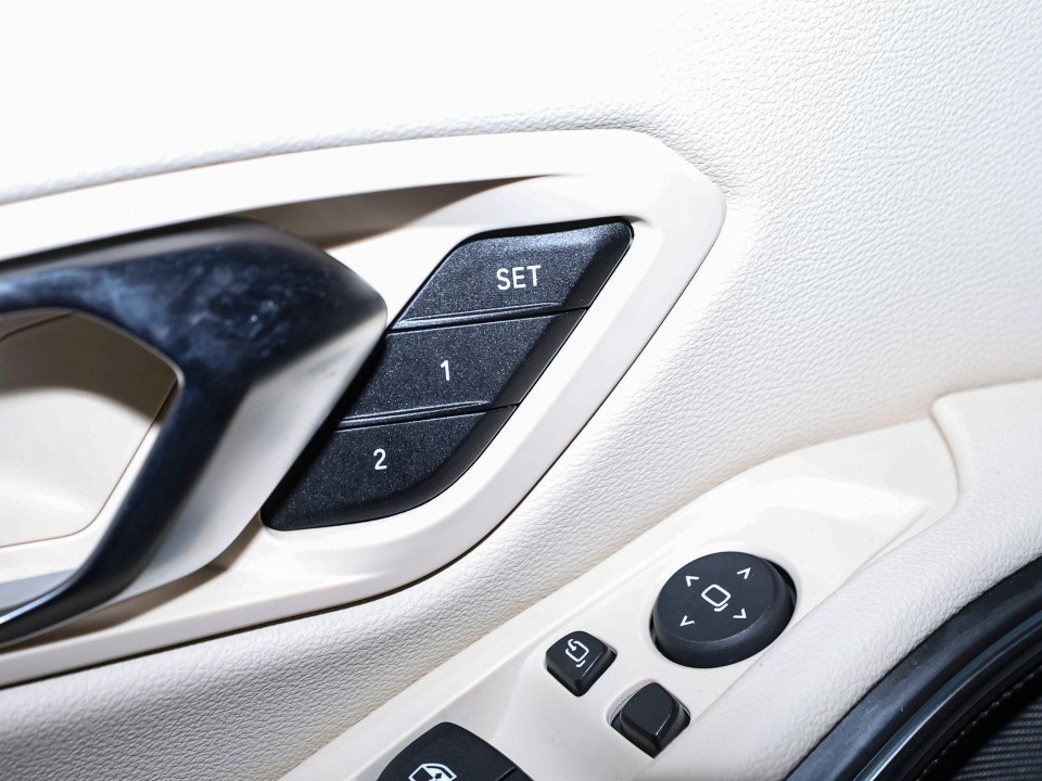 BMW Seria 3 330e xDrive M-Sport - foto 15