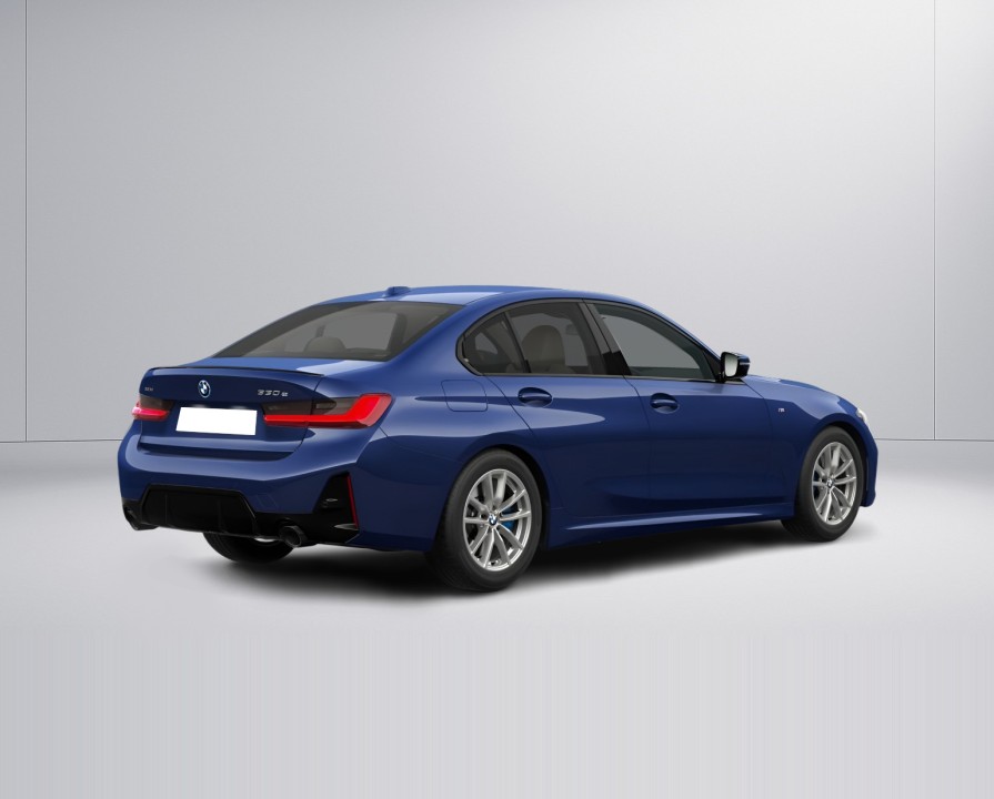 BMW Seria 3 330e xDrive M-Sport (5)