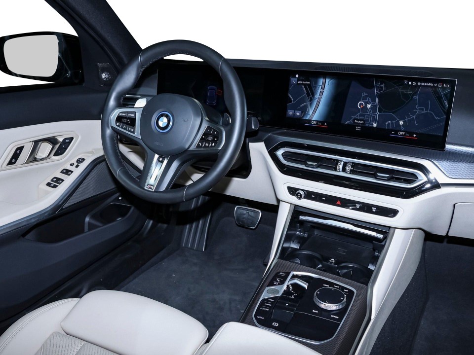BMW Seria 3 330e xDrive M-Sport - foto 8