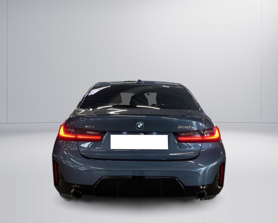 BMW Seria 3 330e xDrive M-Sport (5)