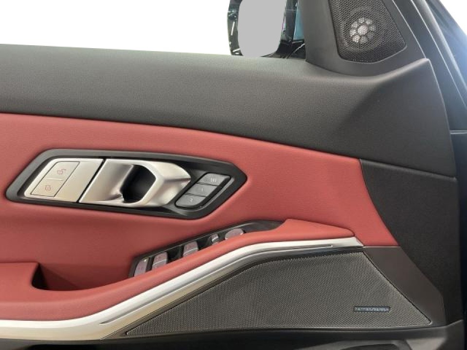 BMW Seria 3 330e xDrive M-Sport - foto 12