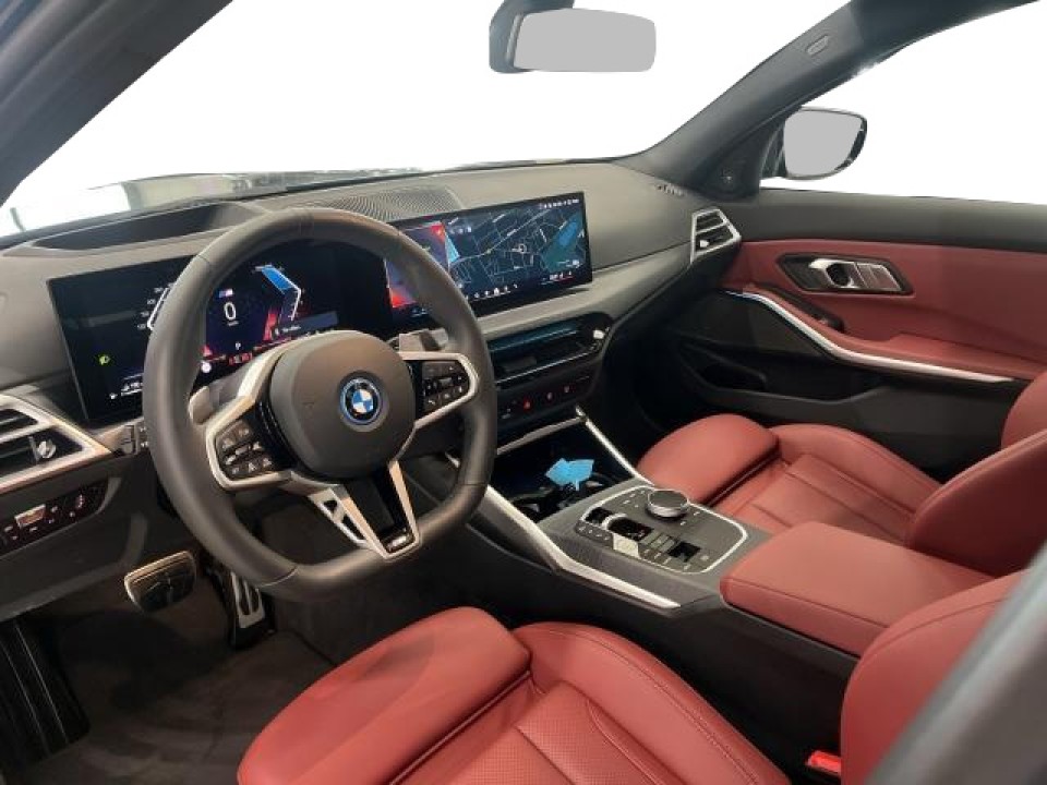BMW Seria 3 330e xDrive M-Sport - foto 13