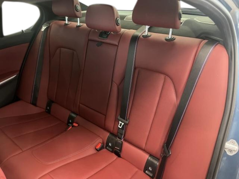 BMW Seria 3 330e xDrive M-Sport - foto 8