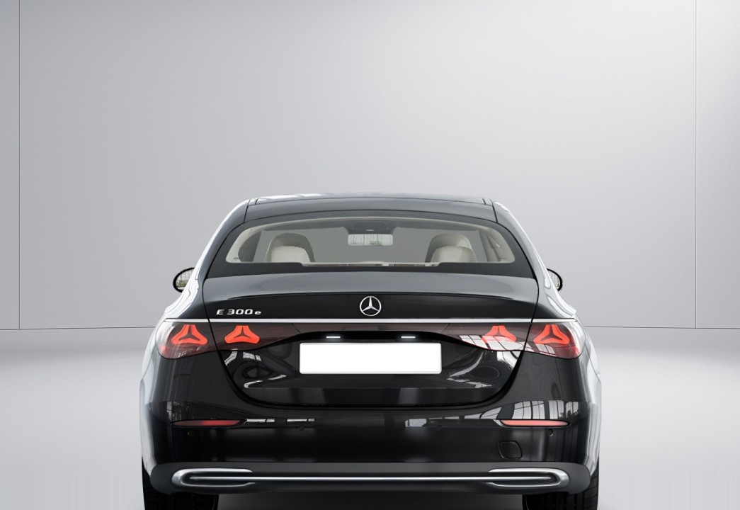 Mercedes-Benz E 300e Avantgarde - foto 6