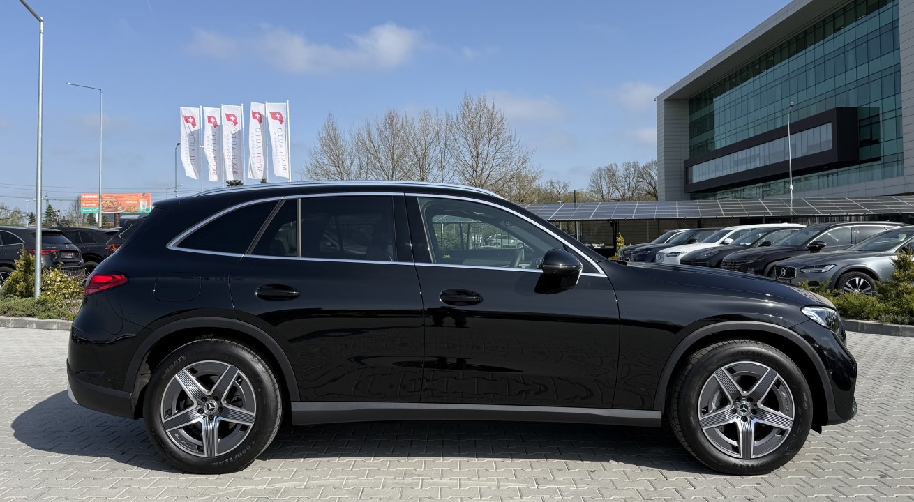 Mercedes-Benz GLC 300 4MATIC AMG Line (2)