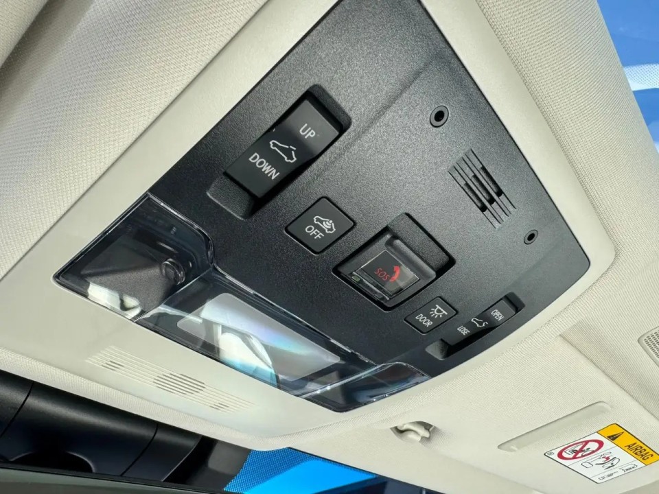 Lexus Seria ES 300h President Line - foto 16