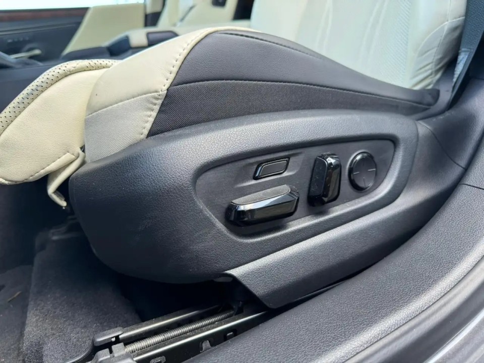 Lexus Seria ES 300h President Line - foto 21