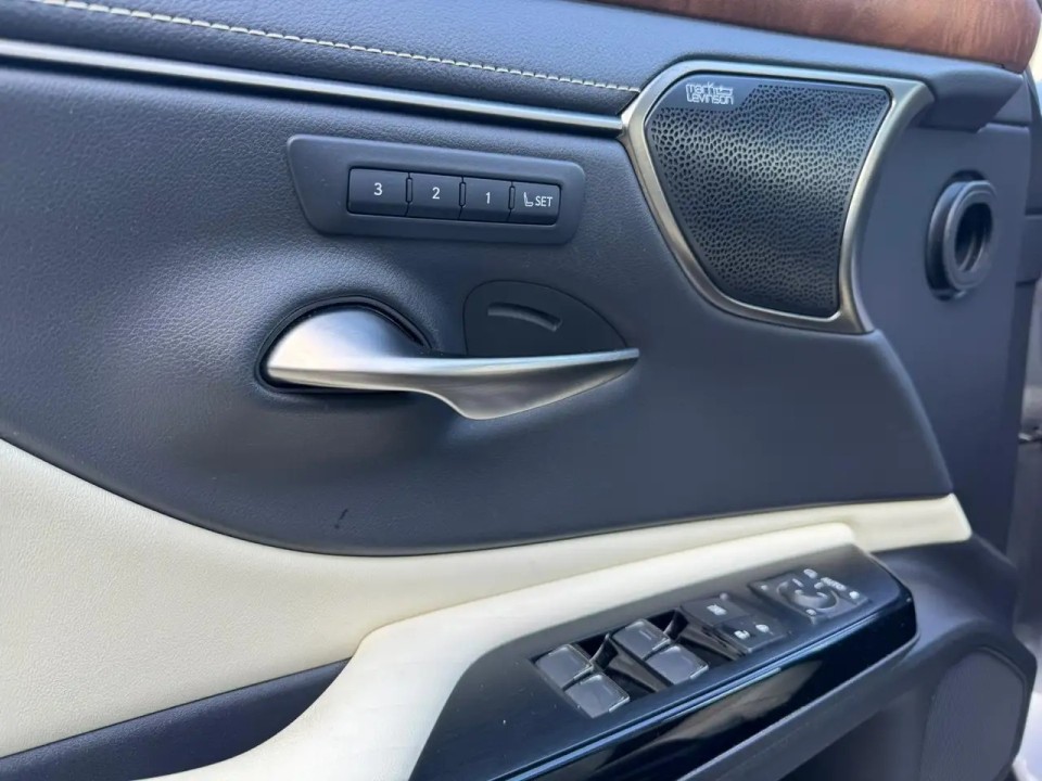 Lexus Seria ES 300h President Line - foto 20